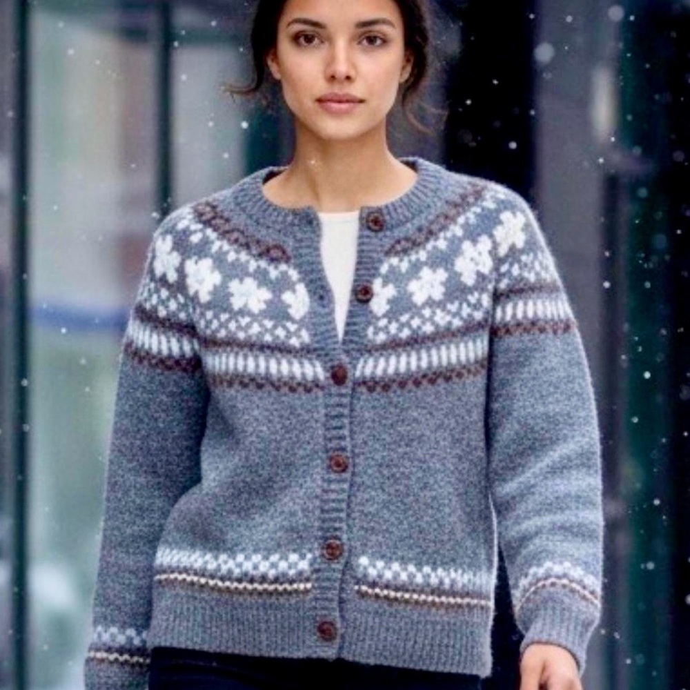 Woman’s Fair Isle Cardigan Sweater w/Raglan Sleeves & Faux Wooden Buttons L